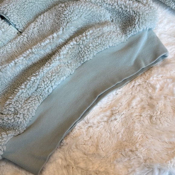 ALO Yoga Sherpa Crop Jacket Women’s Foxy Zip-Up Teddy Fleece S | Light Blue Grey - Picture 6 of 6
